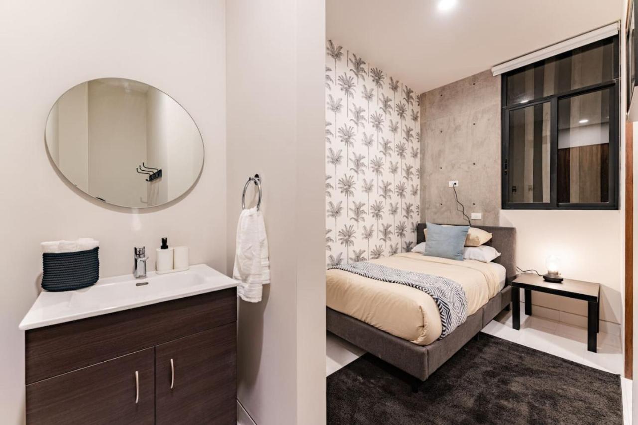 Modern With Balcony Office Space And Free Parking *